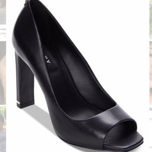 DKNY Black pumps